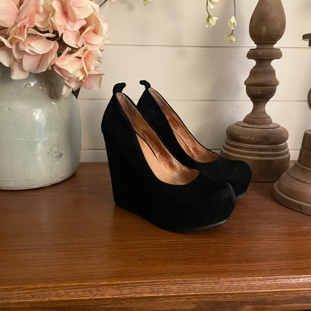 Black wedge